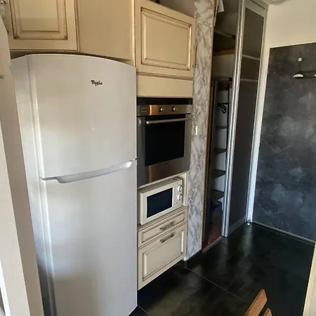 Idéal à 100m De La Avec Parking Sécurisé - Fr-1-782-71 *